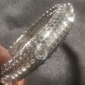 listing-status-banner